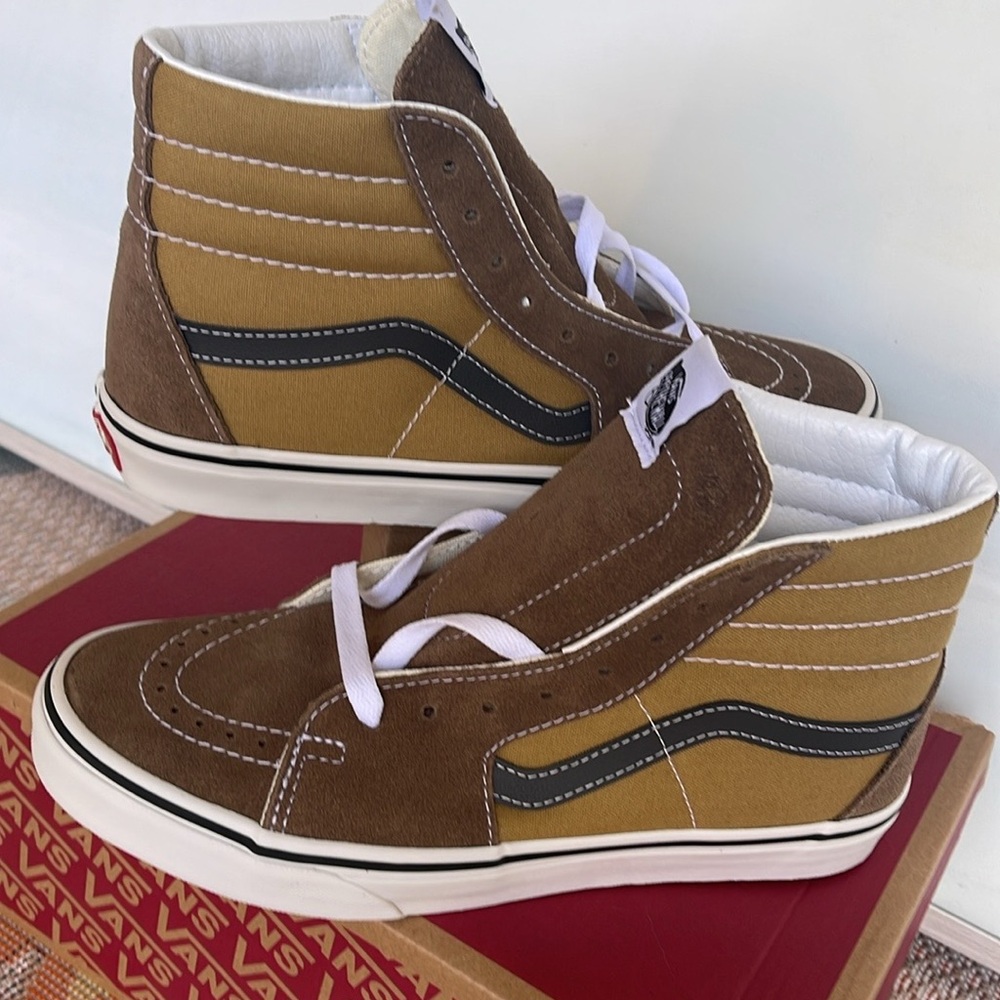 Vans Men’s Sk8-Hi Canvas/Suede Pop Brown/Mu
VN000CMXBF0
Sneakers - Picture 7 of 16